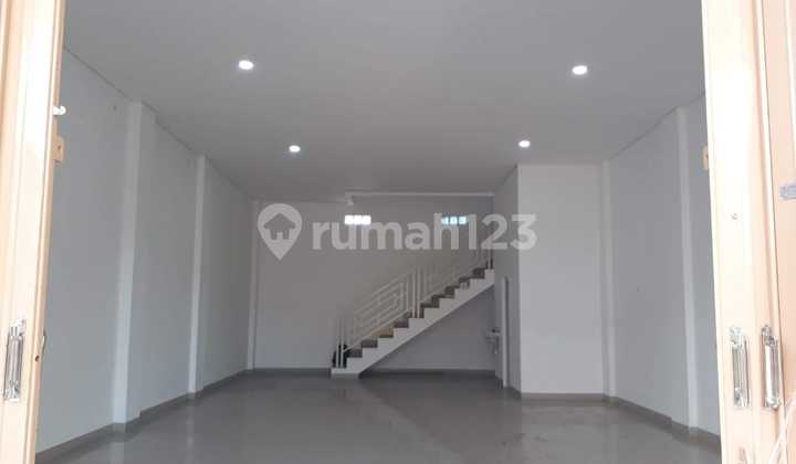 Three-Story Shophouse Available for Rent in Balong Sari, Surabaya 2