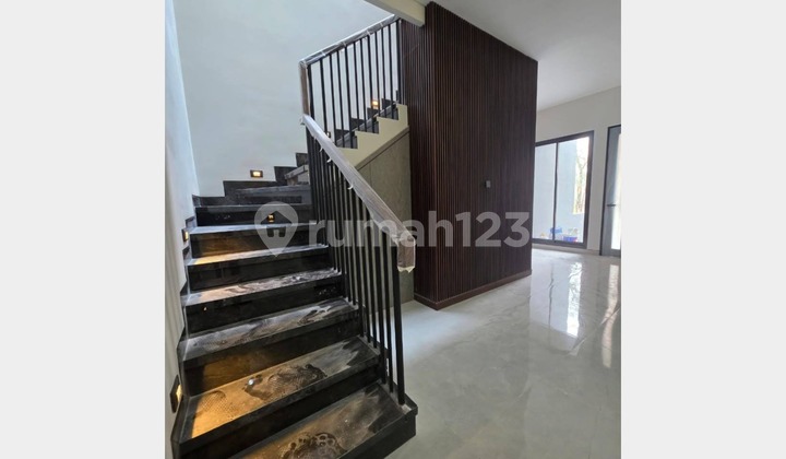 Rumah baru, specs high grade mewah, Graha Family di Surabaya Rumah baru, specs high grade mewah, Graha Family di Surabaya