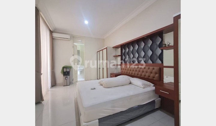 Rumah 2 Lantai, Bagus dan Siap Huni di Pakuwon Indah, SBY 2