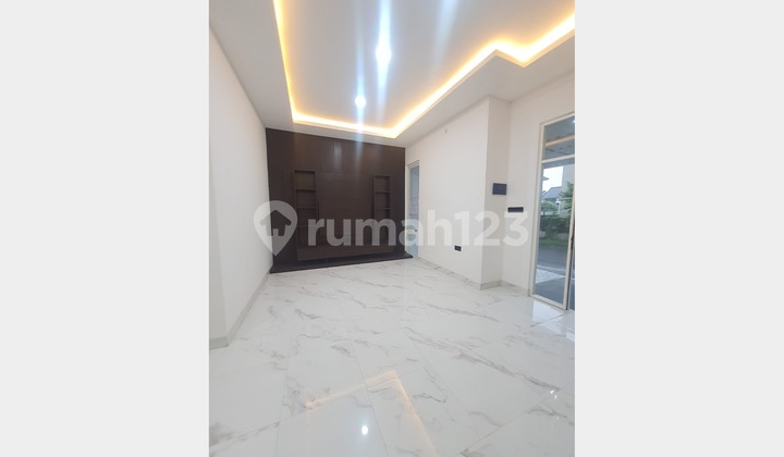 Rumah 2 Lantai Bagus di Citraland Utama, Dekat Ptc Surabaya