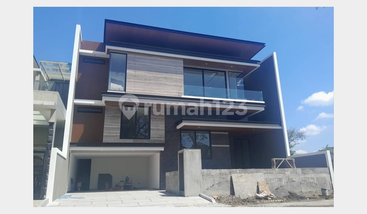 Rumah Baru Gress dan Super Mewah, Newton Hill, Surabaya