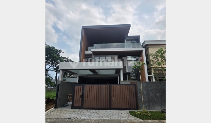 New House With Premium Specs in Citraland, Surabaya