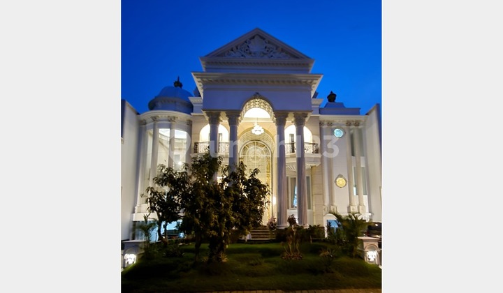 Rumah Mewah Full Marmer, Strategis Dekat Pakuwon Mall, Surabaya