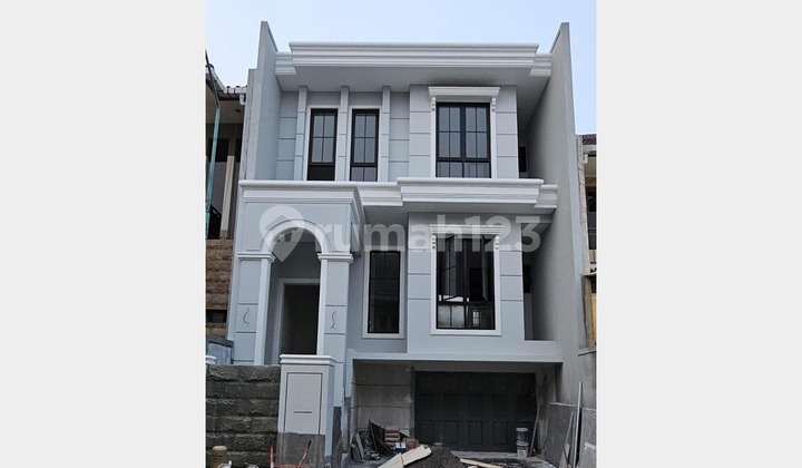 New Fresh House in Graha Family, Surabaya New Fresh House in Graha Family, Surabaya