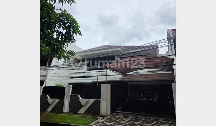 Rumah Lokasi Bagus & Strategis Dekat Galaxy Mall 3, Surabaya