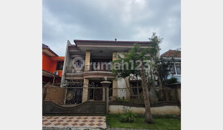 Rumah Klasik Terawat dan Bagus di Pakuwon Indah, Surabaya Rumah Klasik Terawat dan Bagus di Pakuwon Indah, Surabaya