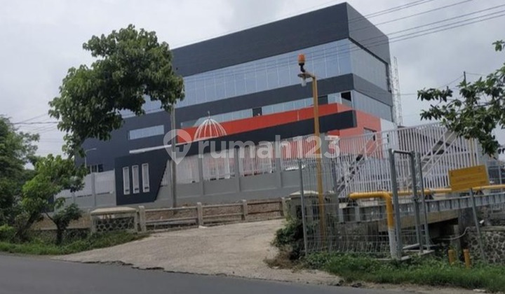 Factory + Excellent Industrial Land & Strategic Location on Raya Pasuruan Factory + Excellent Industrial Land & Strategic Location on Raya Pasuruan