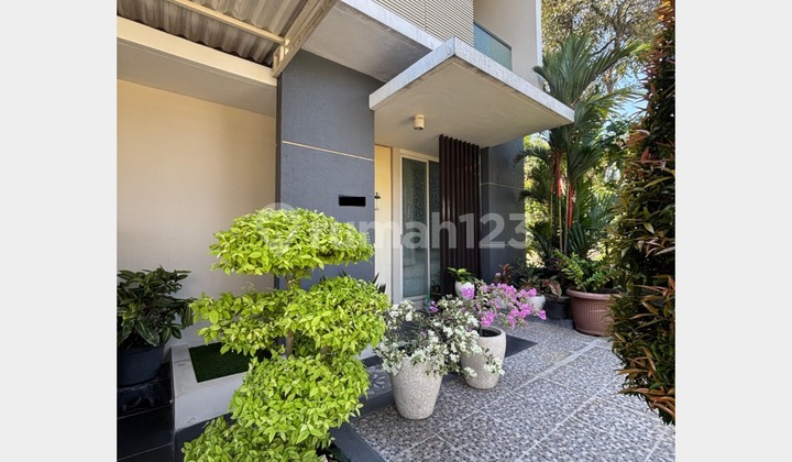 Ready-to-Occupy House, Scenic Environment at Golf Avenue Citraland, Surabaya 2