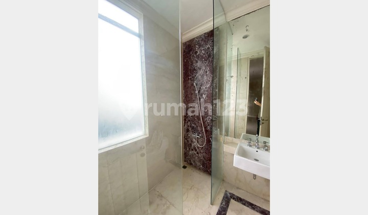 Rumah Pakuwon Indah CLuster Golf, Lokasi Bagus di Surabaya  2