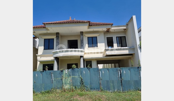 Bangunan Setengah Jadi, Lokasi Strategis di Pakuwon Indah, SBY