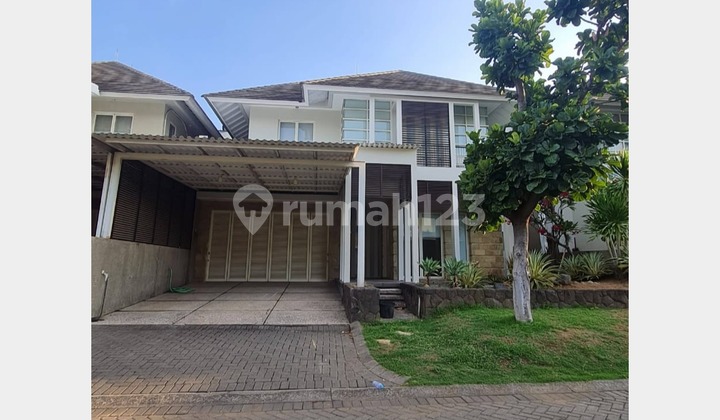 Rumah sangat bagus, bangunan kokoh terawat di Citraland, Surabaya