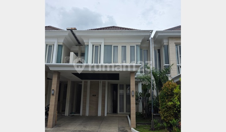 Rumah 2 Lantai, Bagus dan Siap Huni di Pakuwon Indah, SBY