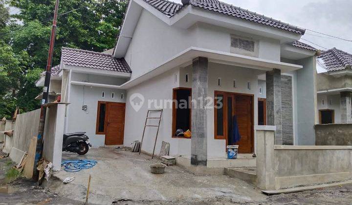 Dijual Cepat Rumah Murah 425 Jt Di Seyegan Sleman Yogyakarta ‼️

type Bangunan 50 M²
luas Tanah 101 M²
harga 425 Juta All In
shm & Imb Rumah Di Jl Seyegan Sleman Shm Baru Selatan 1