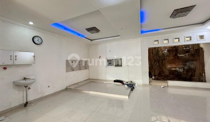 For Rent: Grand Wisata 2-Story House, 4 Bedrooms, 2-Car Carport, Unfurnished, 1 KM From Living World Mall, Access to Tambun Toll Road Grand Wisata Bekasi. 2