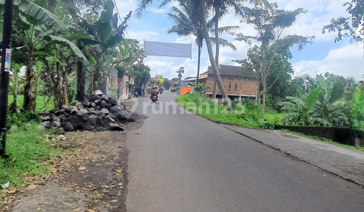 Strategic 2-Story Shop House Near Kendedes Bathing Place, Singosari 2