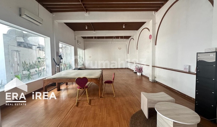 Commercial Space for Rent, 3 Floors in Gilingan, Solo