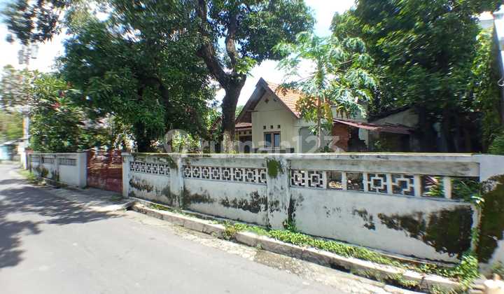 Affordable Land with Building Bonus for Sale in Badran, Purwosari, Laweyan, Solo