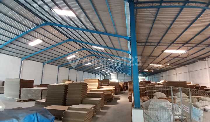 Warehouse or Factory with Container Access