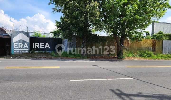 Strategic Land for Rent Near De Tjolomadoe in West Solo. Strategic Land for Rent Near De Tjolomadoe in West Solo.