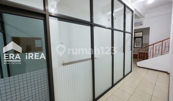 For Sale: 3-Story Shophouse in Strategic Location, Solo Baru