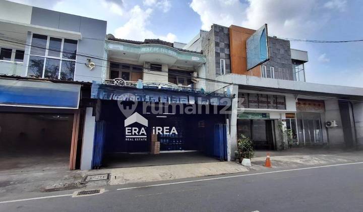 Jual Rumah Strategis Pinggir Jalan Raya di Yogyakarta Jual Rumah Strategis Pinggir Jalan Raya di Yogyakarta