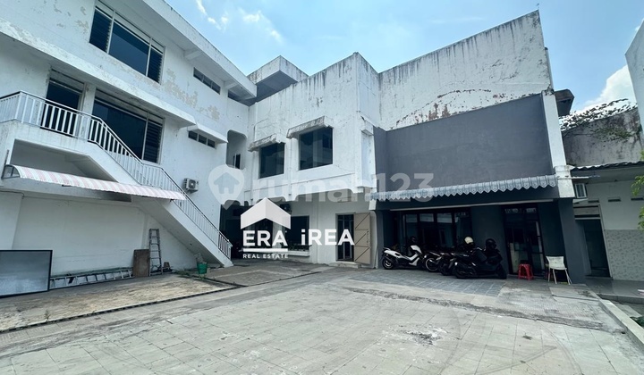 Commercial Space for Rent, 3 Floors in Gilingan, Solo
