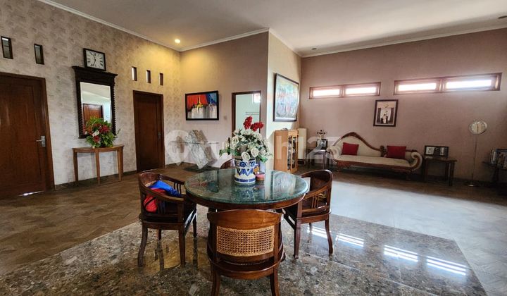 Exclusive 2-Story House for Sale Near The Park Mall Solo Baru 2