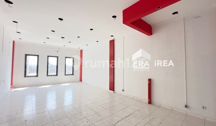 Rent a 3-Story Shop House in Solo Baru Central Area 1