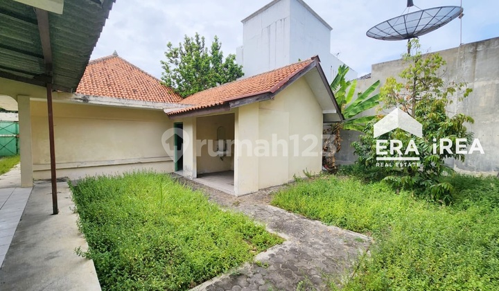 Nice House for Sale Near Balapan Station in Solo Manahan 2