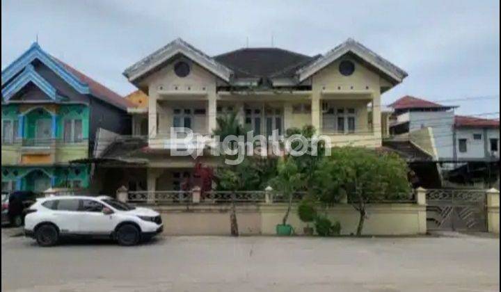 Rumah  ≥ 10 Kamar Tidur Dekat GOR Segiri 1