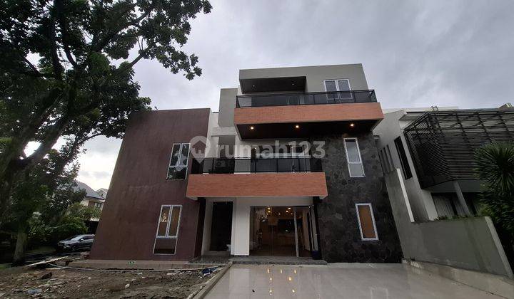 Rumah Modern Mewah Posisi Hoek Lokasi di Alam Sutera 1