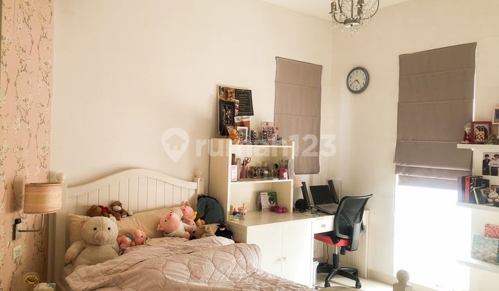 Jual Cepat Sutera Feronia hoek,semi furnished 2.5 lantai 