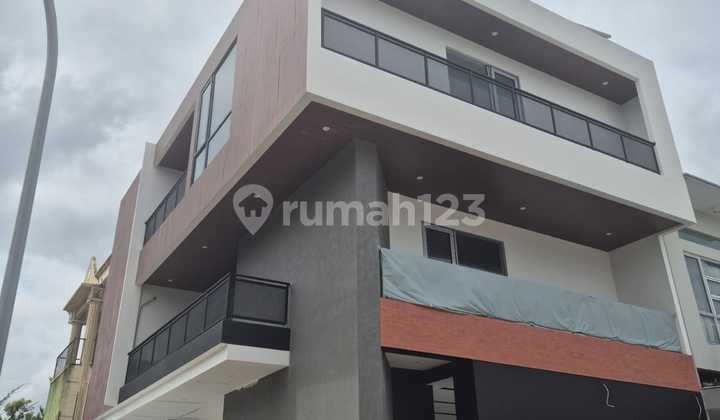 For Sale: Independent Building House in Sutera Flamboyan