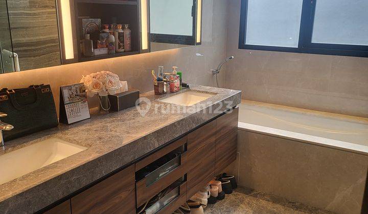 kamar mandi rumah cantik hadap taman luas