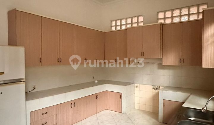 Rumah Sewa Ada Kolam Renang di Cilandak Surat SHM 2