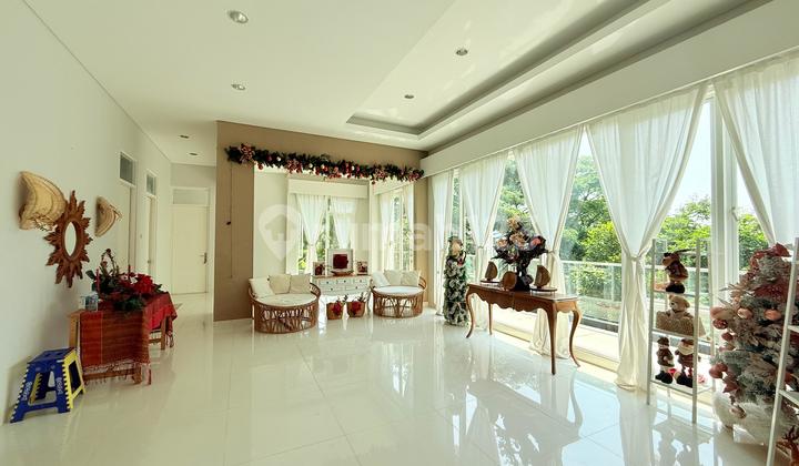 Modern House with Spacious Backyard, Best Golf View in Sentul City, Bogor