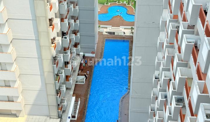 Furnished Apartment with Swimming Pool View, Behind Aeon Mall Sentul City, Bogor