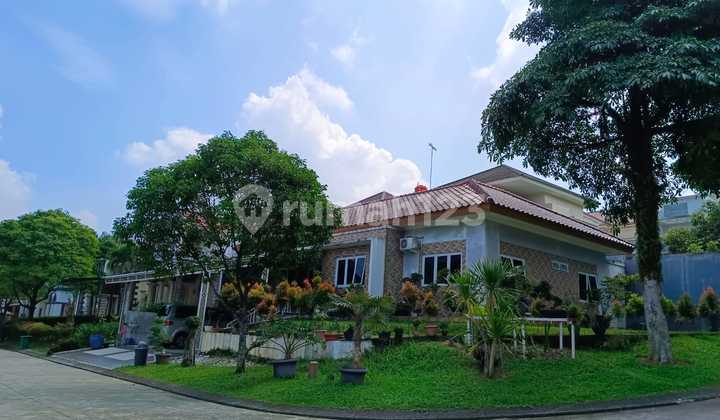 Rumah Hook SHM Samping Taman Bermain dan Lapangan Basket View Pegunungan Sentul City, Bogor 2