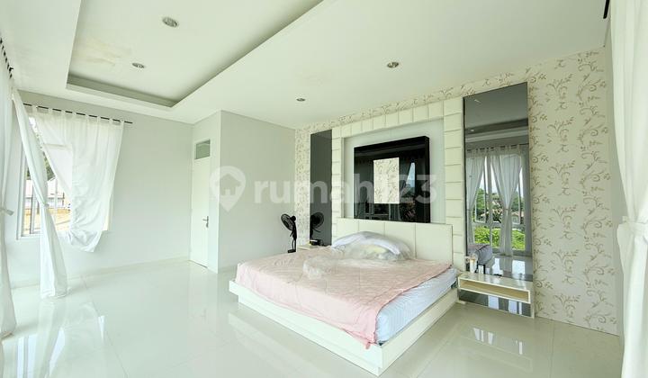 Rumah 3 Lantai Semi Furnish View Golf Dan Pegunungan Sentul City, Bogor 2
