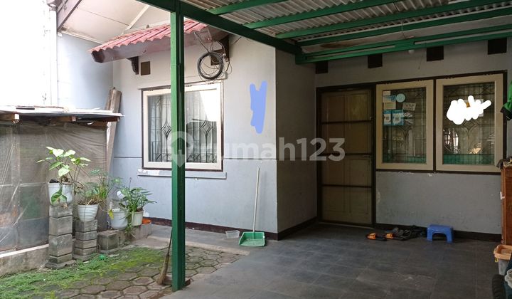 House in Adipura Gede Bage Complex, eligible for KPR, 2 floors, with SHM.