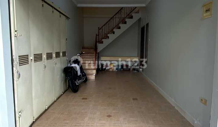 Rumah, 3 Lantai, Dekat Tempat Ibadah,Di Buahbatu 2