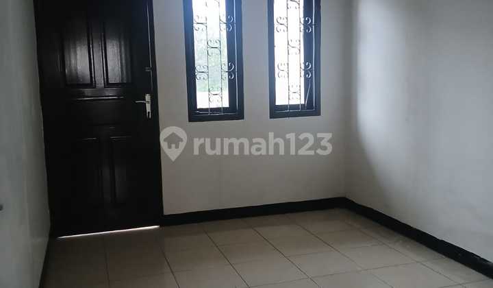 Rumah Pusat Kota Komplek Kembar Pintu Tol Mohammad Toha 2