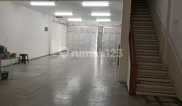 Shophouse, 3 Floors, Batununggal Indah Complex Near Toll Gate, Good Condition Shophouse, 3 Floors, Batununggal Indah Complex Near Toll Gate, Good Condition