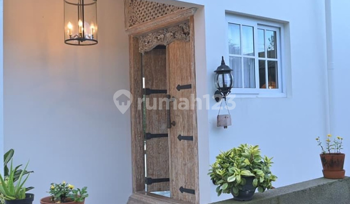 Luxury House / Villa in Dago Bandung with Helipad, Swimming Pool, Best View Area Villa Luxury House / Villa in Dago Bandung with Helipad, Swimming Pool, Best View Area Villa