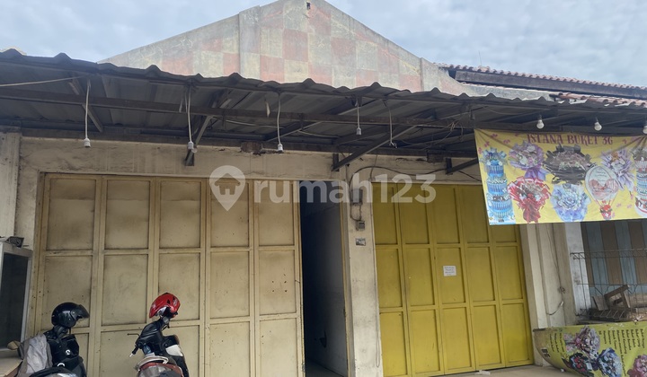 Gebang Market Ruko, Cirebon Regency, suitable for commercial, office, and investment zones, can also be used as a warehouse. Gebang Market Ruko, Cirebon Regency, suitable for commercial, office, and investment zones, can also be used as a warehouse.