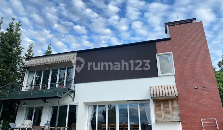 Luxurious Villa in Dago Bandung Fully Furnished Still Available