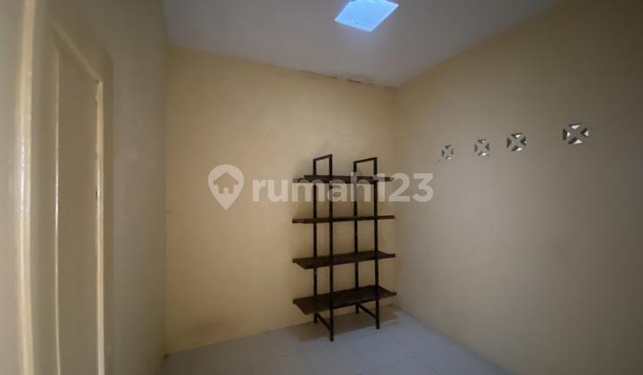 Rumah Sumber belakang Polres Sumber kota Hook 2