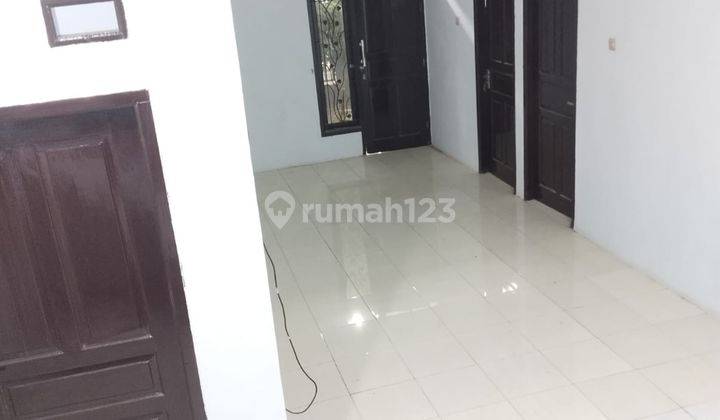 ruang keluarga rumah shm di jl sentani