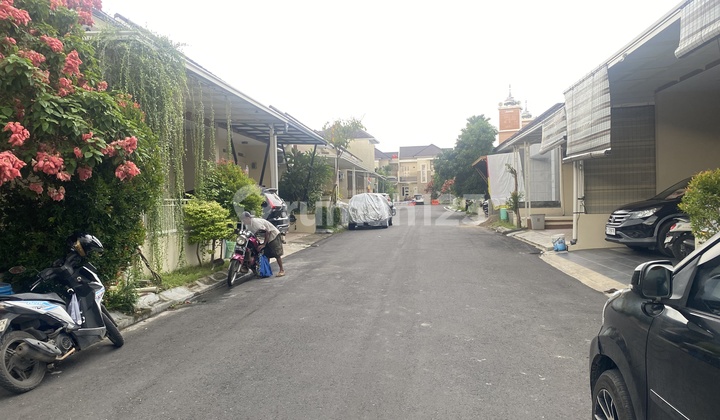 Khasitma Residence One Gate House, 145m² Wide, Cheap, SHM, Can Take Over Khasitma Residence One Gate House, 145m² Wide, Cheap, SHM, Can Take Over