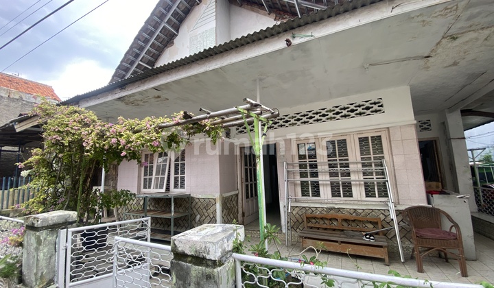 Rumah Pekalangan Gang Kebon Panggung Akses Roda 3 Pusat Kota Dekat Stasiun Prujakan Rumah Pekalangan Gang Kebon Panggung Akses Roda 3 Pusat Kota Dekat Stasiun Prujakan